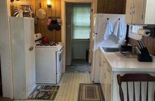 Brooklin Cottage | Batten's ReTreat (formerly Close Call Cottage)