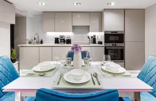 Shaftesbury Apartment | Battersea Central London Access , Mini Bar , AC