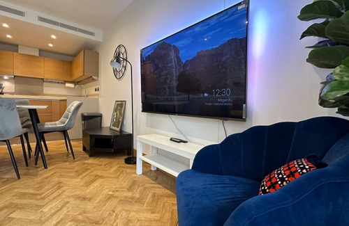 Queenstown Apartment | Battersea Power Station 2Bed 2Bath, Riverside Balcony Terrace, AC, 1000MB internet speed