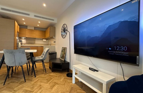 Queenstown Apartment | Battersea Power Station 2Bed 2Bath, Riverside Balcony Terrace, AC, 1000MB internet speed