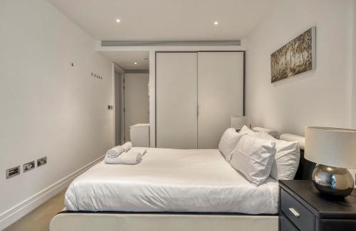 Nine Elms Apartment | Battersea Power Station 2BR 2BA Riverside