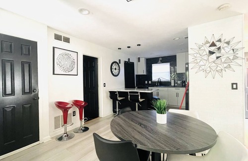 Smyrna House | Battery Atlanta/Truist Park Area - Modern 3 Bedroom Townhouse