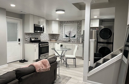 Smyrna House | Battery Atlanta/Truist Park Area - Modern 3 Bedroom Townhouse