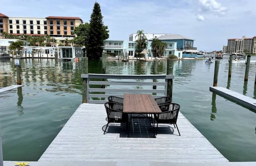Bay Esplanade Apartment | Bay Apartment by the Water 7