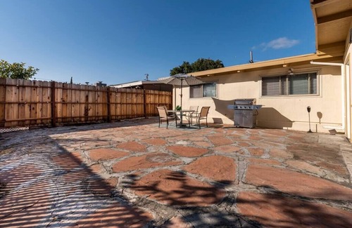 Tennyson - Alquire House | Bay Area Pool Table BBQ Cal U BART Gateway to SFO.