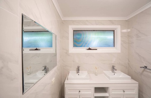 Clifton Springs House | Bay Beauty Clifton Springs Family Hideaway