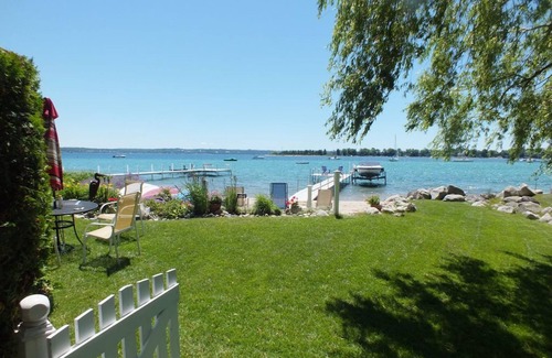 Harbor Springs Cottage | Bay Bliss on Beach Drive - Wequetonsing - With Private Beachfront