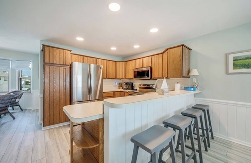 Captain's Cove House | Bay Breeze in Captain's Cove!