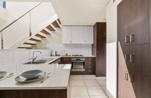 Huskisson Apartment | Bay Breeze Summary: M