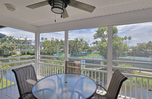 Siesta Key Condo | Bay Breezy condo with Beach access