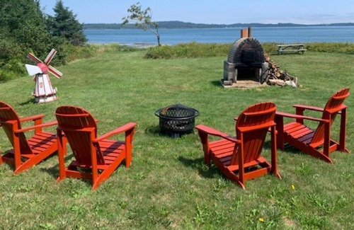 Eastport House | Bay Escape! Enjoy oceanfront living and walk the beach every day!
