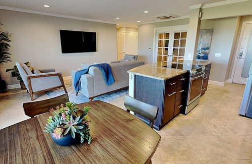 Crown Point House | Bay Front 2 Bedroom 2 bath with Mission Bay, Downtown and Sea World Fireworks Views