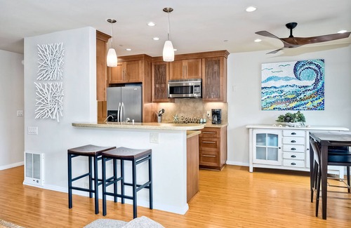 Crown Point Condo | BAY FRONT complex, Penthouse, steps to sand, boardwalk Mission Bay Pacific Beach