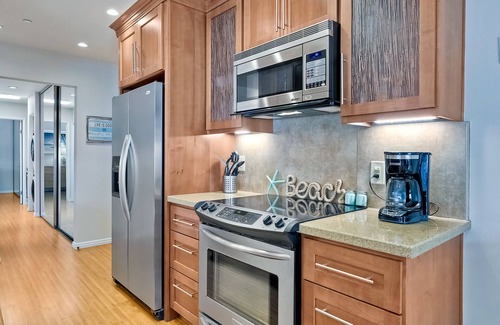Crown Point Condo | BAY FRONT complex, Penthouse, steps to sand, boardwalk Mission Bay Pacific Beach