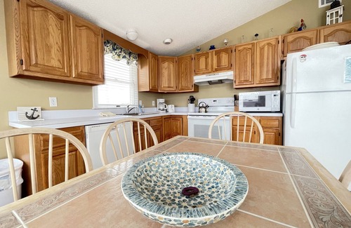 North Beach Haven House | Bay Front Home with Amazing Sunset Views, Short block to Beach, centralA/C,kayak