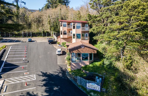 Historic Bayfront Condo | Bay Front Views! Shopping, Restaurants! Museums!