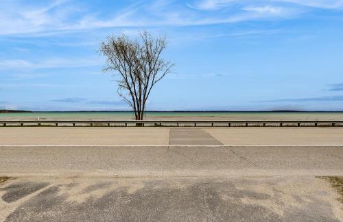 Suttons Bay House | Bay Getaway