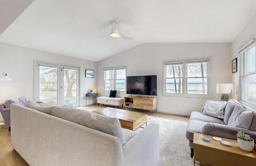Suttons Bay House | Bay Getaway