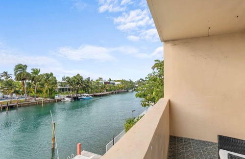Bay Harbor Islands Apartment | Bay Harbor Sunset Apt 3C