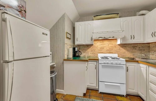 Avon Apartment | Bay Head Condo! One bedroom with Guest room + 3 homes from Ocean!