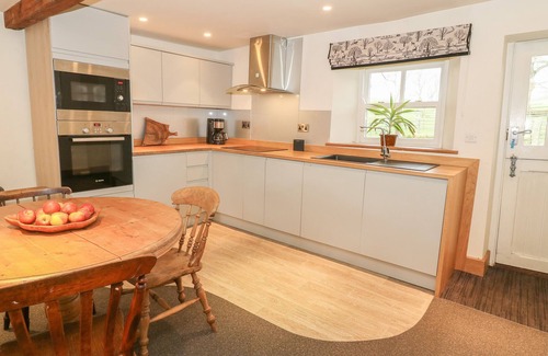 Skipton Cottage | BAY HORSE COTTAGE, family friendly, with open fire in Skipton