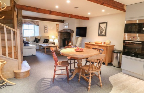 Skipton Cottage | BAY HORSE COTTAGE, family friendly, with open fire in Skipton