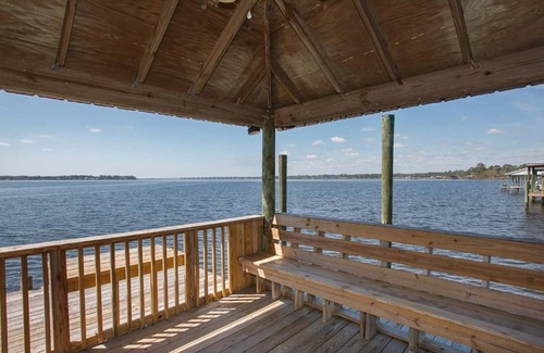 Lillian House | Bay House - Pier - Pet Friendly - Gulf Access - 4 Bedrooms/2 baths - Sleeps 12