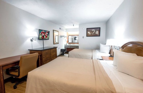 Bearss Plaza Hotel | BAY INN