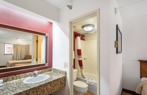 Bearss Plaza Hotel | BAY INN