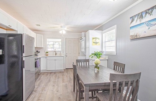 Ono Island House | Bay La Launch: Two Bed/One Bath House