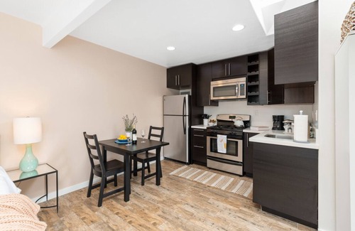 Crown Point Cottage | Bay/Ocean Paradise with AC and Private Patio