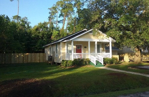 Bay St Louis Cottage | Bay Old Town Cottage-Southern charm & location.