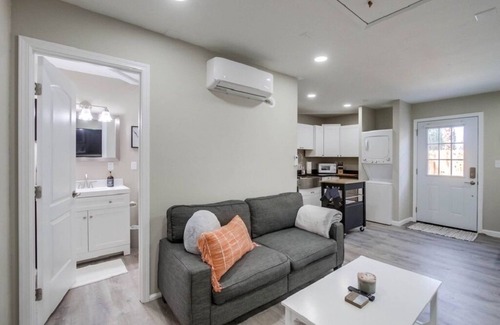 Bay Park House | BAY PARK - NEW/SUPER CLEAN/MODERN AND COOL 2 BEDROOM DETACHED FURNISHED HOME