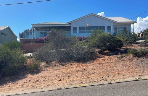 Denham House | "Bay Reflections" Magic Retreat with Absolutely Panoramic Views over Shark Bay.
