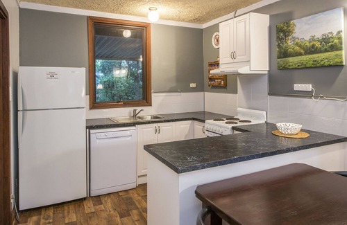 Quindalup House | Bay Shack is PET FRIENDLY, across from beach.