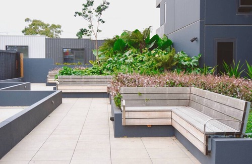 Heidelberg Heights Apartment | Bay St Retreat - 2BR 2Bath Stay