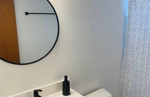 Appleton Apartment | Bay Street Unit 3 · Charming & Cozy APT-Free Parking