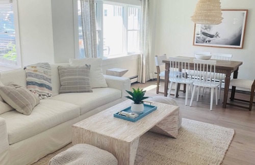 Waveland House | Bay Sunset Retreat-Walk to Nantasket beach- Charming 3-bedroom house