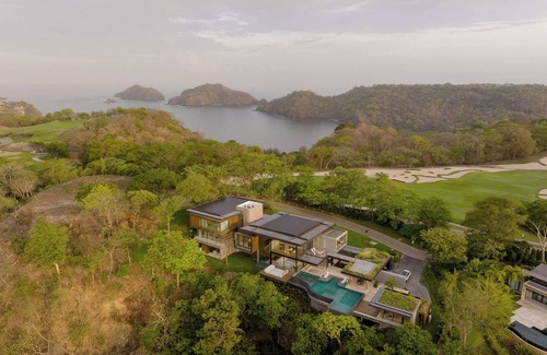 Papagayo Peninsula House | Bay-View Architectural Gem Villa at Peninsula Papagayo