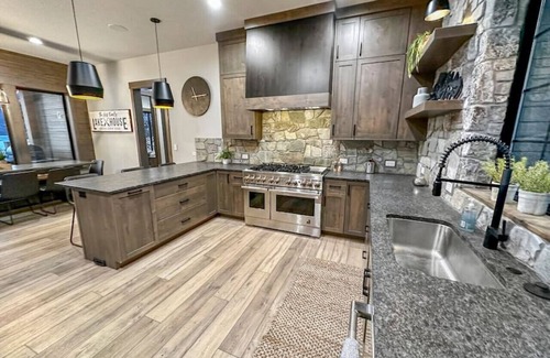 Donnelly Cabin | Bay View Base .