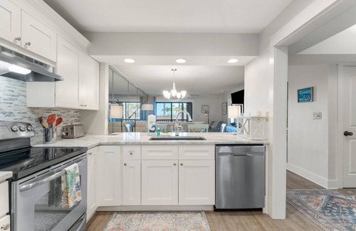 Sandestin Condo | Bay View Beach Cottage on Sandestin Resort-Pools-Gym-Golf Cart Included!