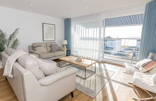 Christchurch House | Bay View - Mudeford - No Booking Fees