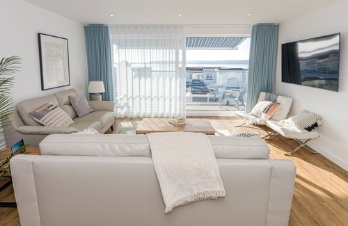 Christchurch House | Bay View - Mudeford - No Booking Fees
