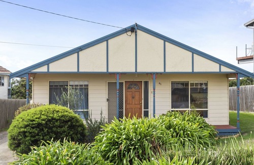 Portarlington House | Bay View - Open living with great views