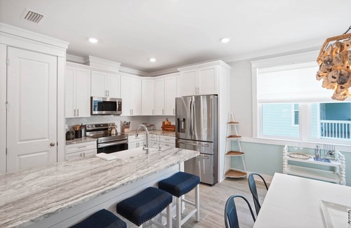 Cape San Blas House | Bay View, Pet Friendly, Steps to the Beach, Pool, PickleBall Courts, & Kids Nook