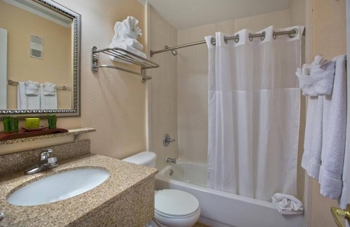 Rocky Point Hotel | Bay View Retreat! Balcony, Kitchen, Free Parking, Onsite Pool!