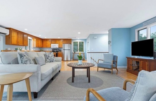 Campground Landing Cottage | Bay Views and Panoramic Sunsets!