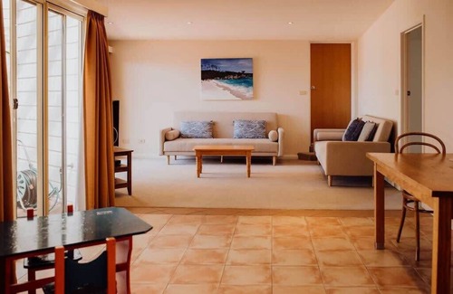 St Helens House | Bay Views with Swimming Pool