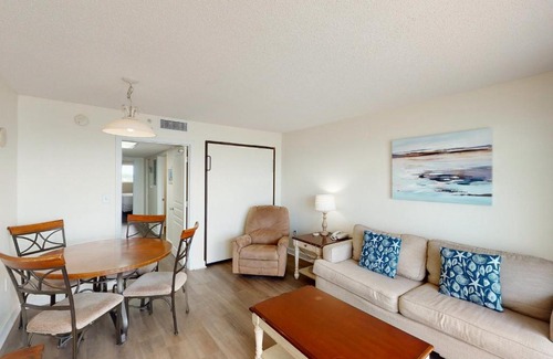 Crescent Beach Hotel | Bay Watch 0806