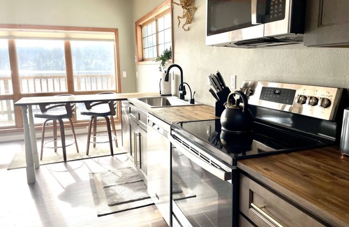 Florence Apartment | Bay Window -incredible river views- Old Town- new deck! Lots of stairs.